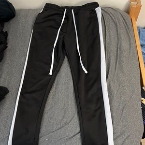 Black and white sweats, medium